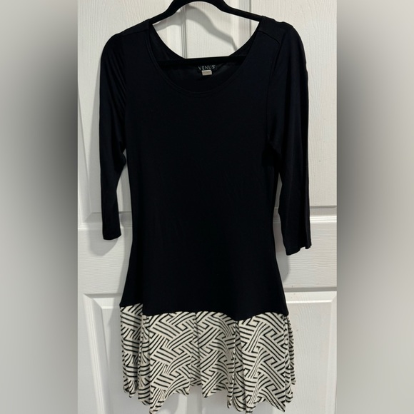 NWOT Venus Black Long Sleeve with Geometric Pattern Flounce Skirt Dress. Size M. - Picture 1 of 3